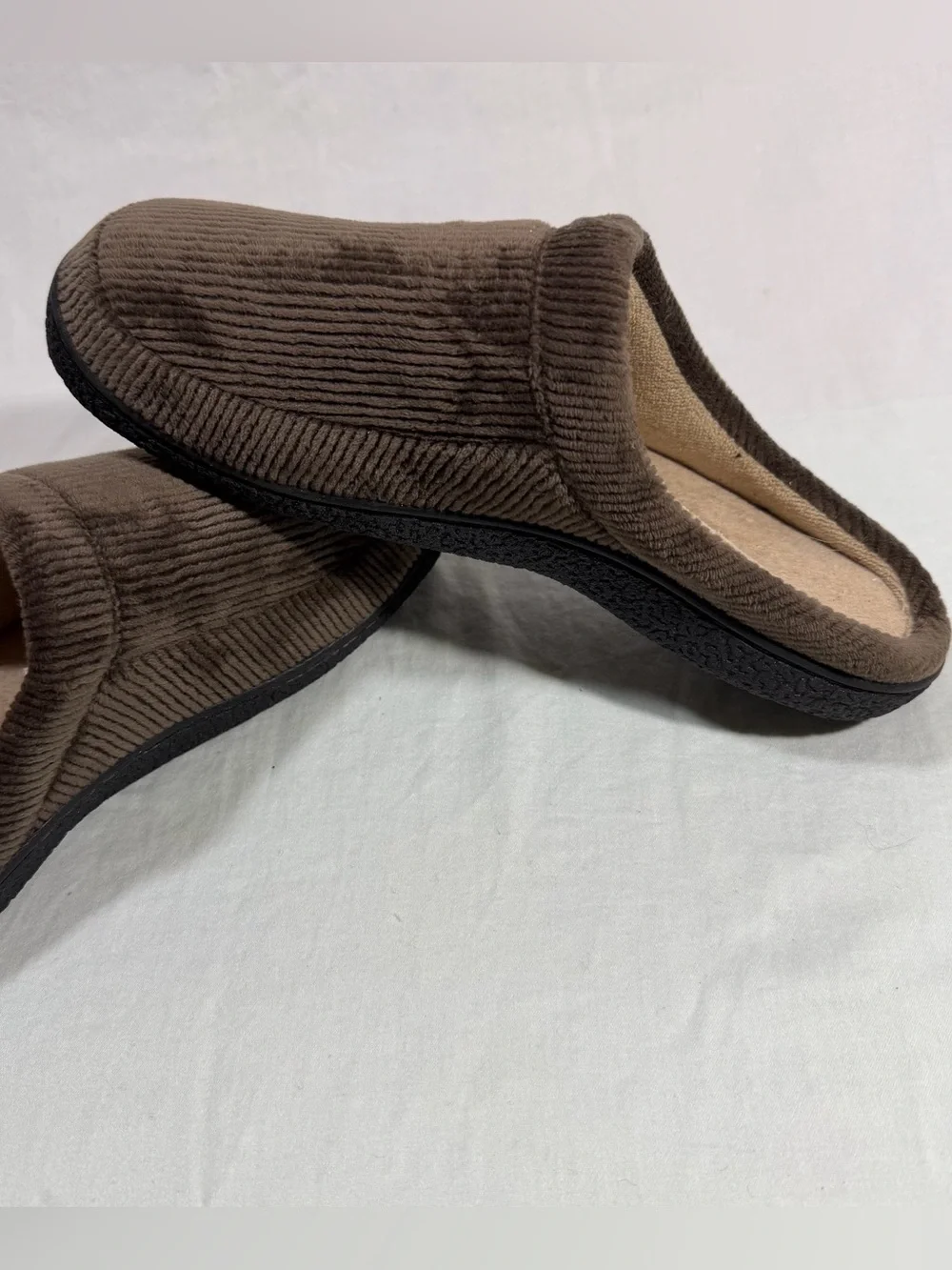 Isotoner Men's Brown Corduroy Slip-On Memory Foam House Slippers Size 8-9